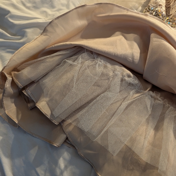 Formal dress - Picture 4 of 9